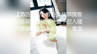 健身房里约站女教练