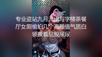 大神旅游景区一路走一路抄底众多的美女少妇眼界大开 (1)