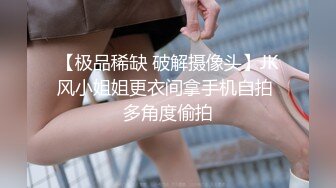 服装店男老板与风韵犹存少妇员工收款台里偸偸打炮内射 崛起翘臀后入