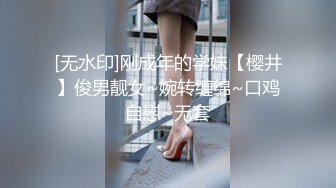 颜值高身材好的嫩逼女模特跟猥琐小哥首次激情啪啪大秀直播，吃奶舔逼亲小嘴道具玩弄，无套抽插射了好多真骚