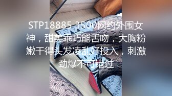 迷人超短裙人妖厨房里没等饭做好性欲来了蹲下就胯下吃JJ撅起屁股各种插菊花