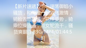 后入完美腿部曲线的大屁股老婆