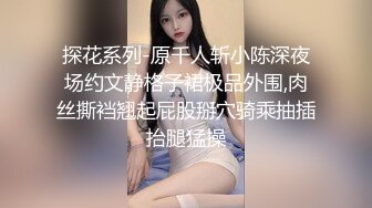 新人小少妇露脸初次下海，颜值不错身体保养的很嫩，揉软的骚奶子肆意揉捏，小逼逼掰开给狼友看自慰呻吟好骚