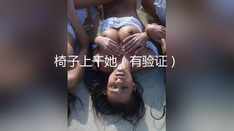 一对情侣来看房子没想到女业主对人家男朋友动手动脚还背着他女朋友操了他