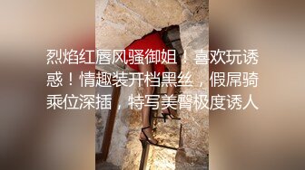   近日刚播短发气质美女酒店开房和炮友激情，拔下内裤黄瓜插穴，吸吮舔屌特写视角后入