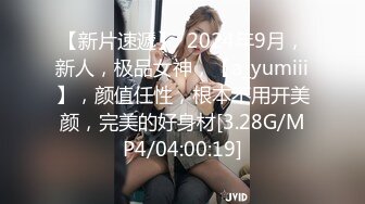 《魔手外购极品厕拍》商业城女厕偸拍多位少女少妇熟女方便，后位先拍脸再拍大白屁股，微胖小妹尿量惊人看得出来憋好久了 (7)