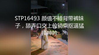 这样的骚女哪里有？硕大的自慰棒出来，掰开湿穴等待进入