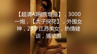 十月最新流出BMW原创厕拍系列 躲在商场女厕偷拍到两个美女嘘嘘，一个妹子多毛一个貌似白虎