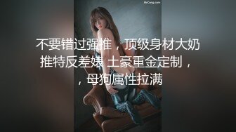 最看不惯反差婊❤️❤️妹子抖音里的视频跟性欲上头发骚的样子~看下巴上的痣，反差婊，拳交喂她吃手上的淫水！