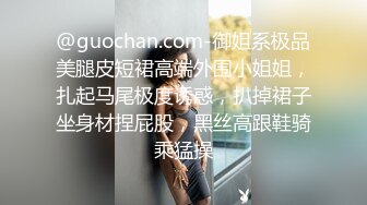  清纯嫩妹子给人一种邻家小妹的感觉 殊不知如此淫荡 幻龙插的粉穴白浆四溢