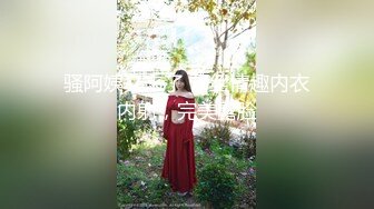 到甜点店学简单的甜点 而师傅却不安分 于是开始一场厨房师徒大战 鲜奶油搭配师傅的白嫩巨鸡 实在美味～