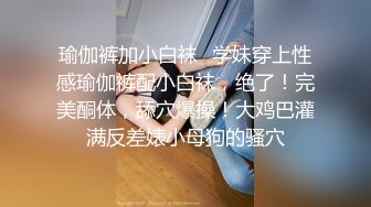  女同学被班上好几个了男生胁迫脱她衣服摸奶子,还掏出鸡巴让她吃,还插入她无毛白虎逼