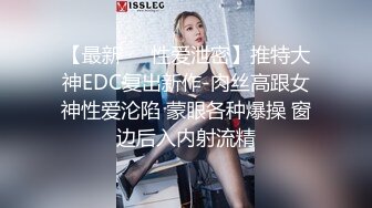 开档黑丝全程露脸情趣装诱惑的小少妇精彩大秀，骚逼洗干净展示给狼友看，道具不停摩擦浪叫呻吟，听狼友指挥