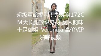 大神都喜欢这口下药迷翻女同事带回酒店把玩她的大肥鲍 各种玩具一股脑全塞进去