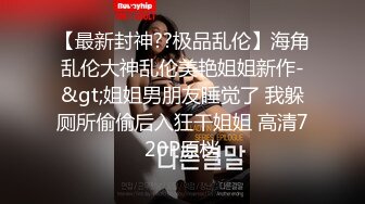    甜美白嫩大奶子小骚货给花臂男舔硬骑乘抽插  旁边还有个小哥观战