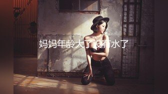 【新片速遞】 路边公厕全景偷拍两位出来散步的美女❤️非常漂亮的极品鲍鱼