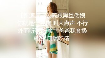 冒充假经纪人忽悠漂亮小美女各种姿势露出漂亮的裸体 (1)