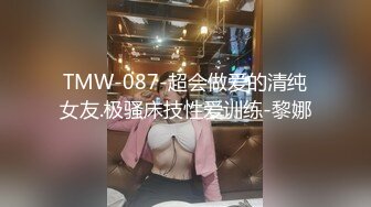  牛仔裤性感小姐姐情趣内裤，半脱下裤子操逼，抓起JB吸吮，扶着炮架怼小穴