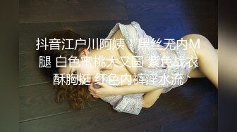  瘦猴先生探花短发婴儿肥良家妹妹，趴在阳台撩裙摸穴，翘起屁股拍打