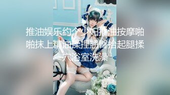 小伙跑到写字楼女厕独占一个坑，拍了不少少妇，尿尿声音都很大