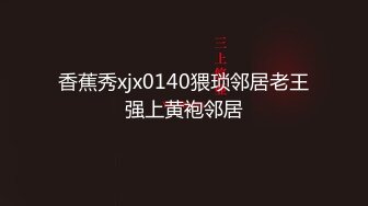 居家小妹妹，一个人在家寂寞难耐，大胆到楼道里道具自慰，阳台上全裸