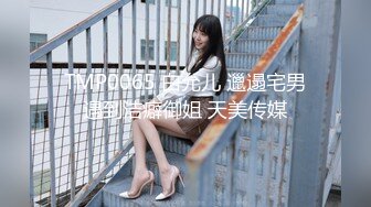 写字楼女厕偷拍花裙长发美女 性感的逼毛肥鲍鱼