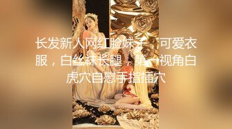    尤物骚女两男一女3P激情啪啪，从下往上视角拍摄，两根JB交掰穴揉搓尿尿，前后齐插被操的浪叫