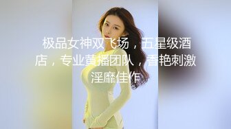 黑丝小少妇露脸镜头前直播大秀，开档的丝袜很诱惑摸着骚奶说着淫荡的话语跳弹自慰呻吟，给狼友看粉红的骚逼