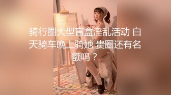 抽插跪在床边的大屁股母狗