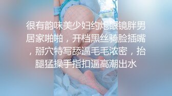 淫乱双飞大奶妹，交叉舌吻双女舔屌，骑乘抽插揉捏奶子，打桩机猛操屁股