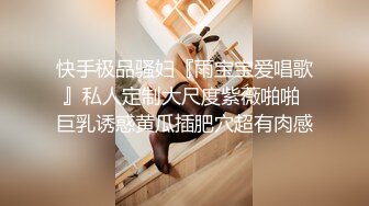 牛仔裤眼镜小骚货，半脱下裤子后入小穴，