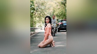 偷拍公園陪兒子塗鴉氣質美婦裙底,魔鬼身材讓人噴鼻血