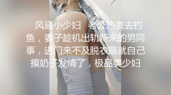 这妞好骚啊，皮肤白皙身材好性感的骚奶子，嘴里叼着内裤激情抠逼，自己舔淫水