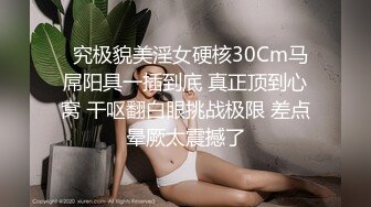 后入自家小骚货，边操还边问我操的舒不舒服