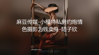 妹子在家无聊自拍玩穴