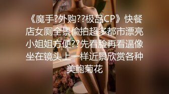 约了个高质量黑衣苗条妹子，沙发口交站立后入大力猛操，很是诱惑