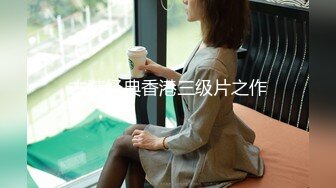 商场女厕蹲守粉衣黑裤眼镜美妇两片紧闭的细长红穴缝真想插进去