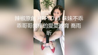  开档黑丝连体衣漂亮伪娘 你要射了 没有 我要射了 自己撸着大牛牛被小哥哥操射了