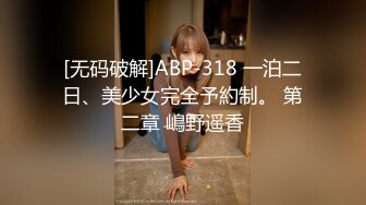 幸福眼镜哥，双飞大奶妹，左拥右抱一起舔屌，骑上来插骚逼，奶子直晃动，搞完双女假屌插穴