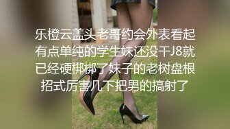 奶子一大一小E罩杯美妞，白皙皮肤打车灯，叫女性好友用手指帮忙插，跳蛋震淫荡骚浪叫