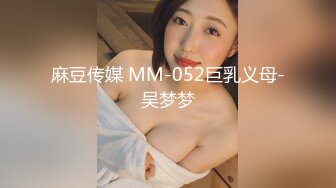 潜入医院女厕偷拍眼镜女医生的微毛肥鲍鱼 肉唇两边分开