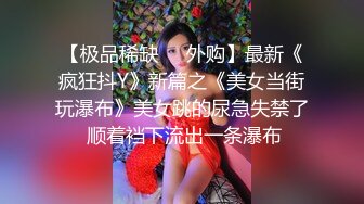  牛仔裤性感小姐姐情趣内裤，半脱下裤子操逼，抓起JB吸吮，扶着炮架怼小穴