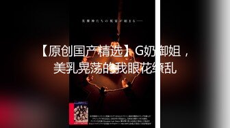 ⚫️啊~射我屁眼里，对话淫荡，反差露脸邻家乖乖女眼镜妹【小芸】高价定制最终版，居家各种淫荡自拍，没了纯只剩下欲 (7)