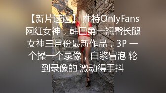 《极品CP魔手外购》坑神躲藏女厕隔间连续偸拍 超多小姐姐蹲坑韵味少妇美少女都有移动角度全景拍脸拍逼超级刺激 (1)