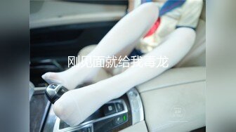 UNIQLO试衣间做爱自拍