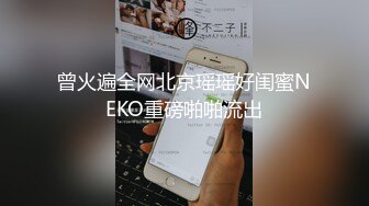 丝袜高跟露脸颜值不错的女模特镜头前发骚，大黑牛假鸡巴深喉舔弄，淫声荡语掰开骚穴看特写，激情抽插好刺激