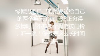 开档肉丝高跟诱惑轻熟女的精彩表演，玩的开说话骚听指挥，揉奶玩逼道具抽插浪叫呻吟不断，伸着舌头要舔鸡巴