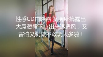 漂亮的小娘子揉着骚奶子口交大鸡巴，让大哥后入干屁股爆射